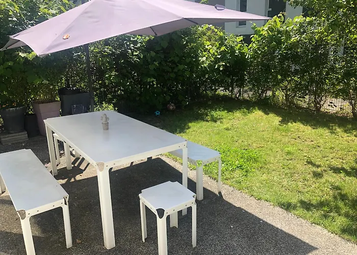 Appartement Duplex En Residence Familiale Et Surveillee De 2 Chambres A Deux Pas De Paris Avec Sa Place De Parking Et Son Jardinet Pas De Fetes
