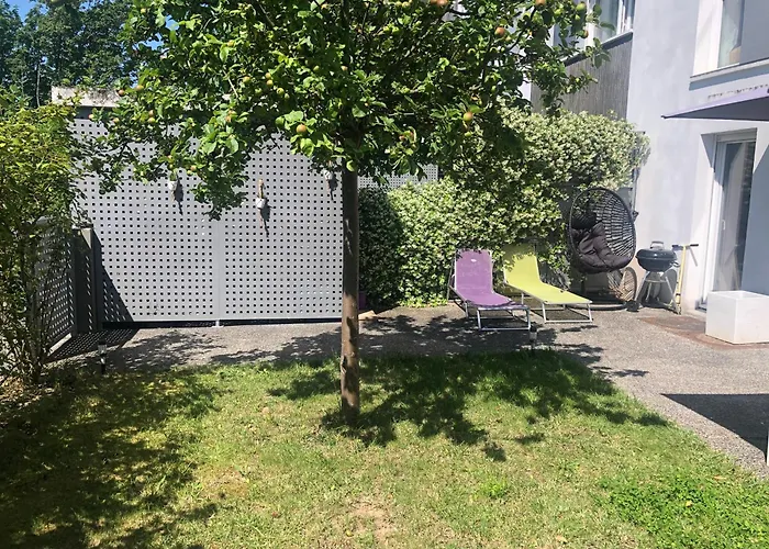 Appartement Duplex En Residence Familiale Et Surveillee De 2 Chambres A Deux Pas De Paris Avec Sa Place De Parking Et Son Jardinet Pas De Fetes